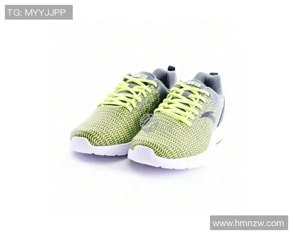 安踏足球鞋助力运动员提升场上表现，探索舒适与专业的完美结合