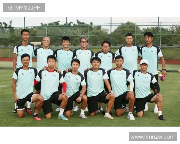 深圳平安足球队奋勇拼搏再创辉煌全力争夺联赛冠军展现团队精神与竞技风采